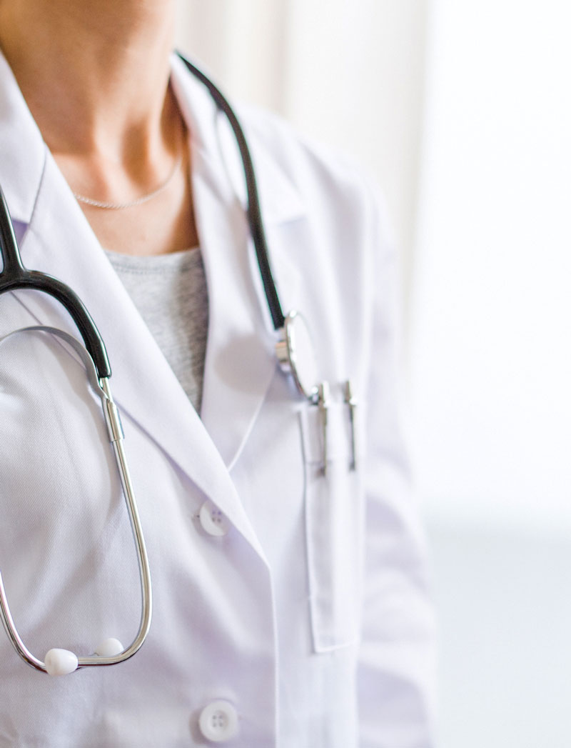 Casa en esquina: porches y protección solar