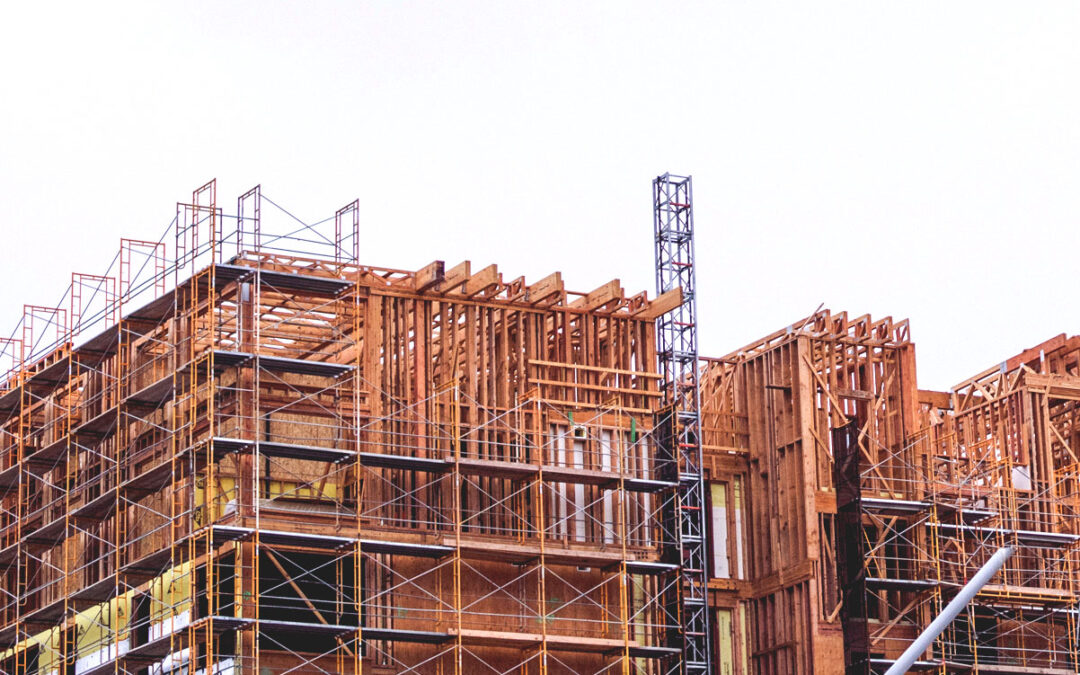 Materiales honestos: madera, piedra y microcemento